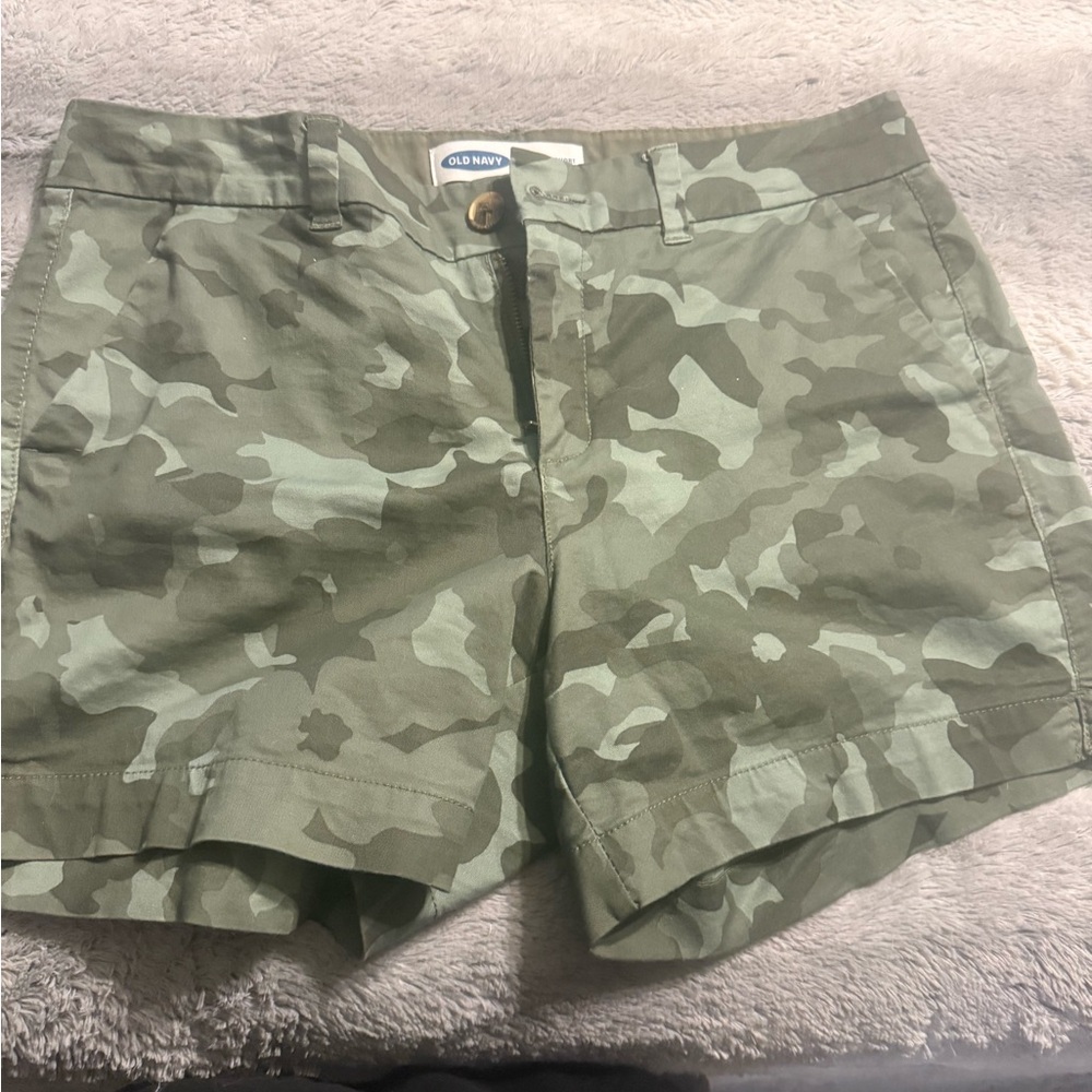 Old Navy Women's Green Camouflage Cargo Shorts